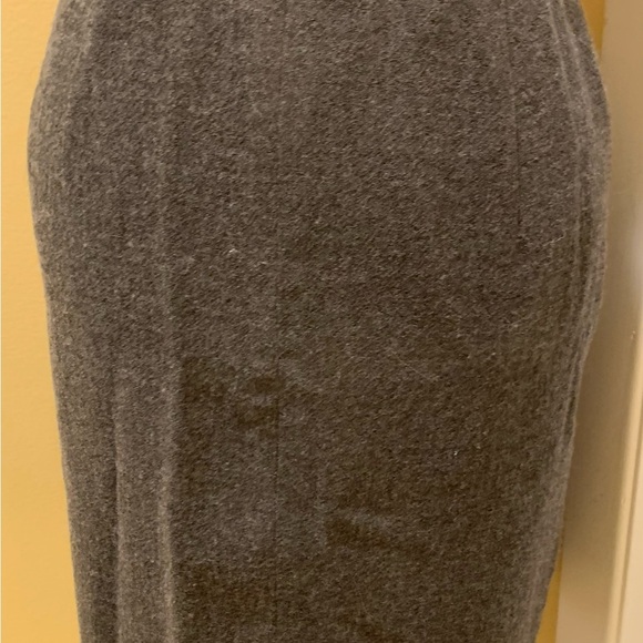 Simon Chang Refined Gray Marbled Wool Blend Pencil Skirt with Slit - Picture 4 of 11